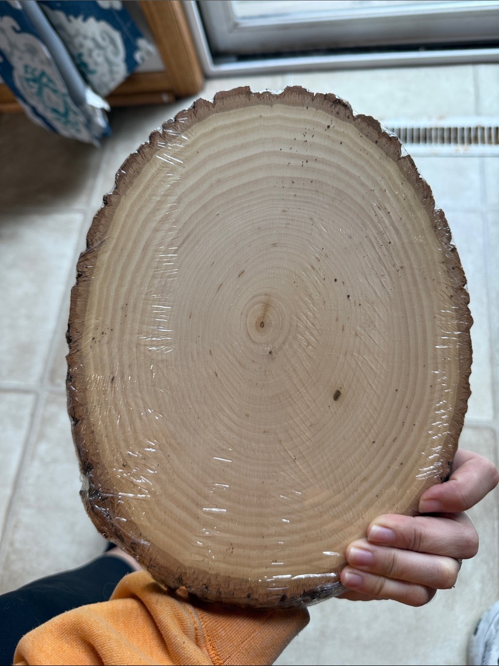 Basswood Country Round - Natural Wood Finish - Picture 5 of 6